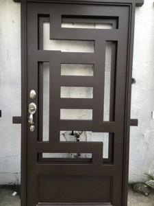puerta de metal
